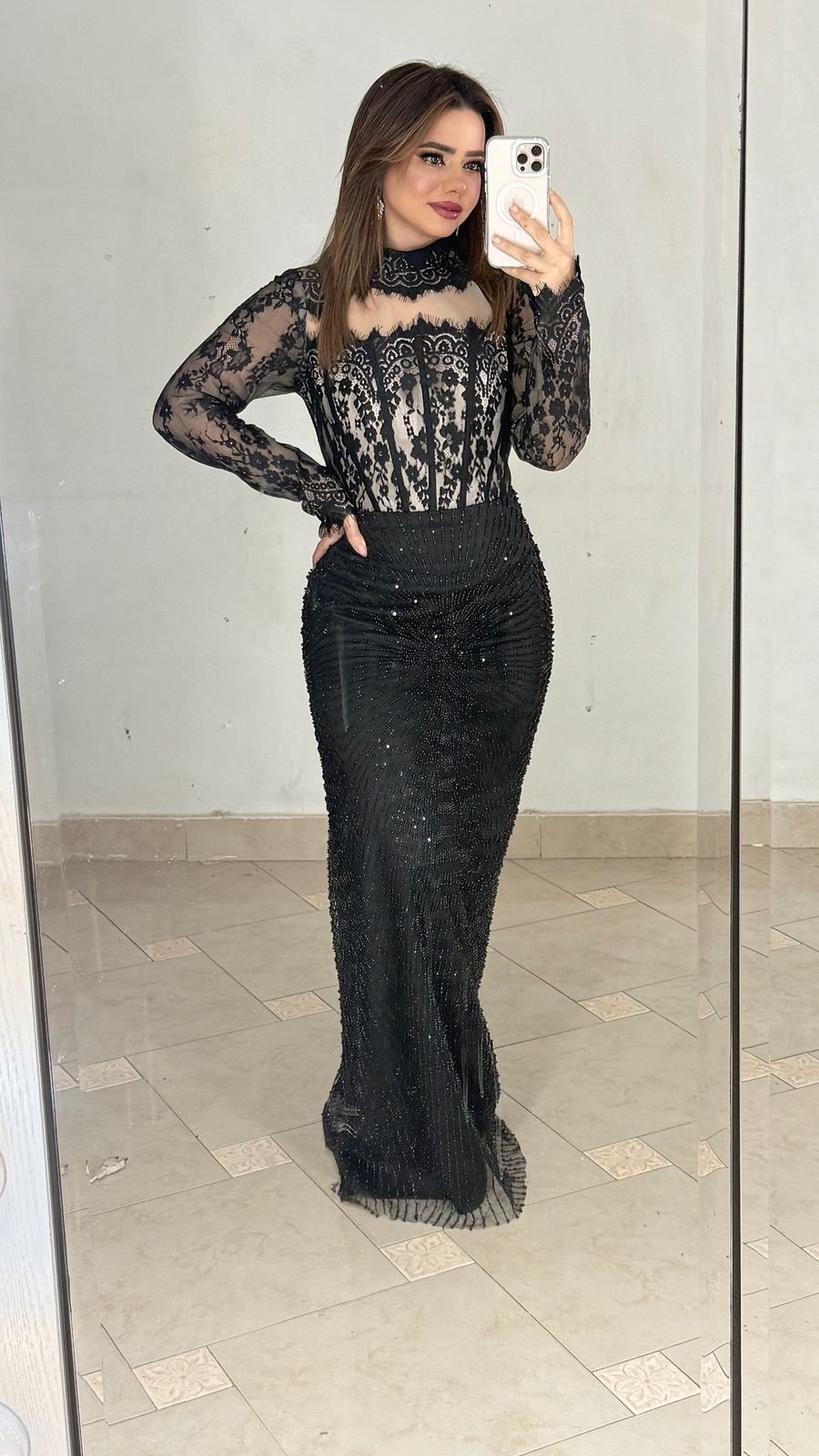 فستان اسود دانتيل وتطريز