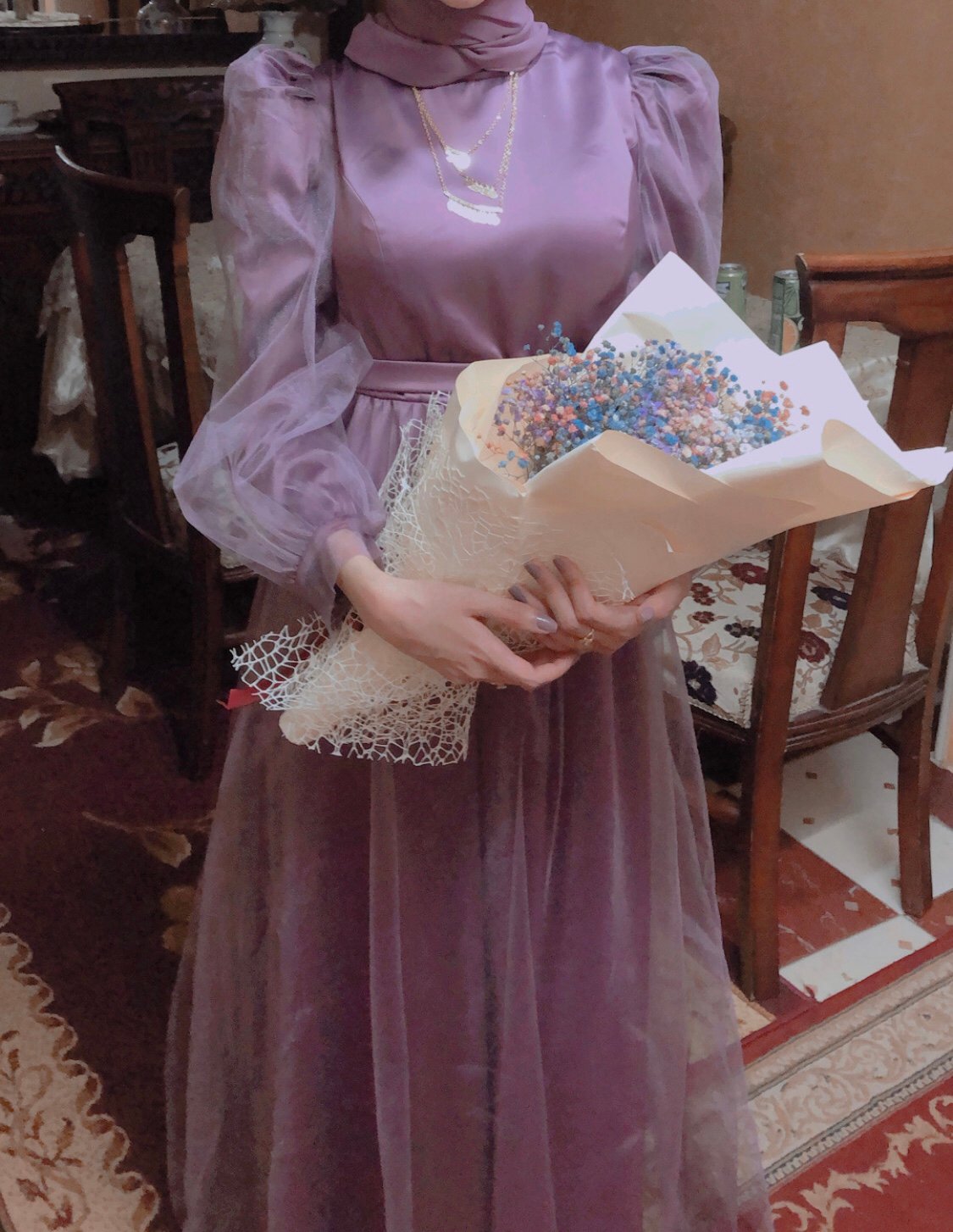 اختاري اسمًا لفستانك.