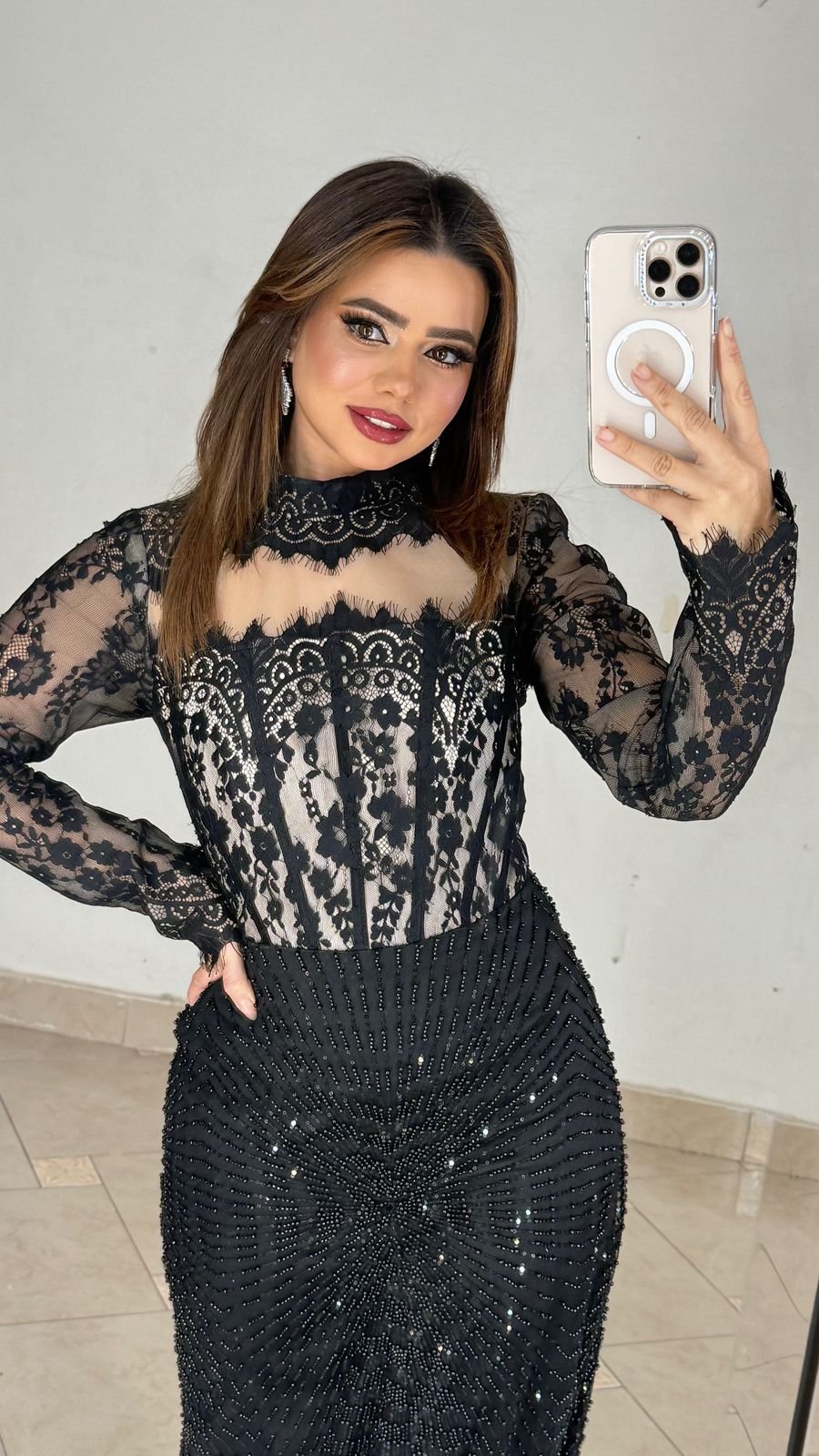 فستان اسود دانتيل وتطريز - 2