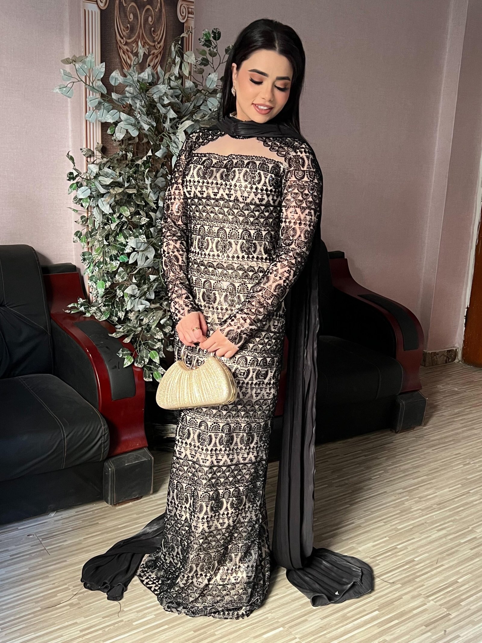 فستان اسود فى بيج هاند ميد - 2