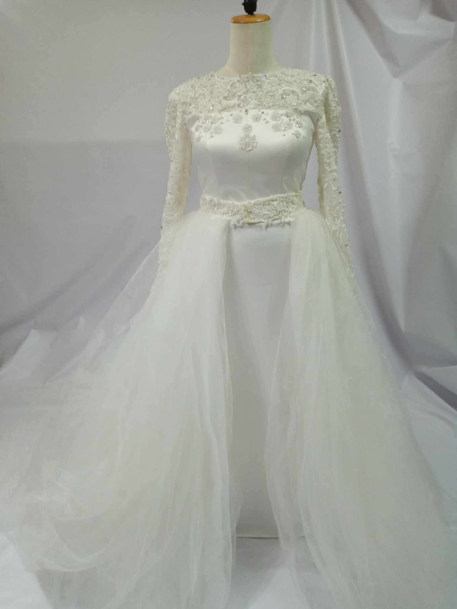 فستان زفاف مكون من قطعتين