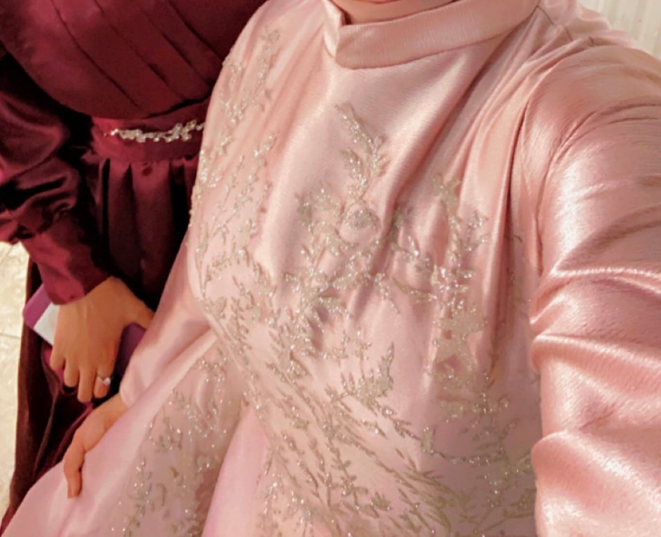 اختاري اسمًا لفستانك.