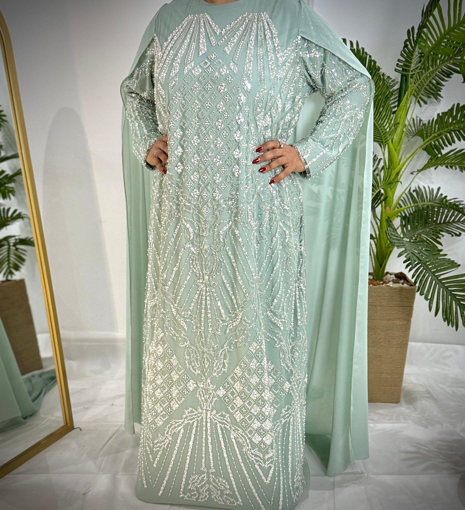 فستان مطرز بدون قصه وسط