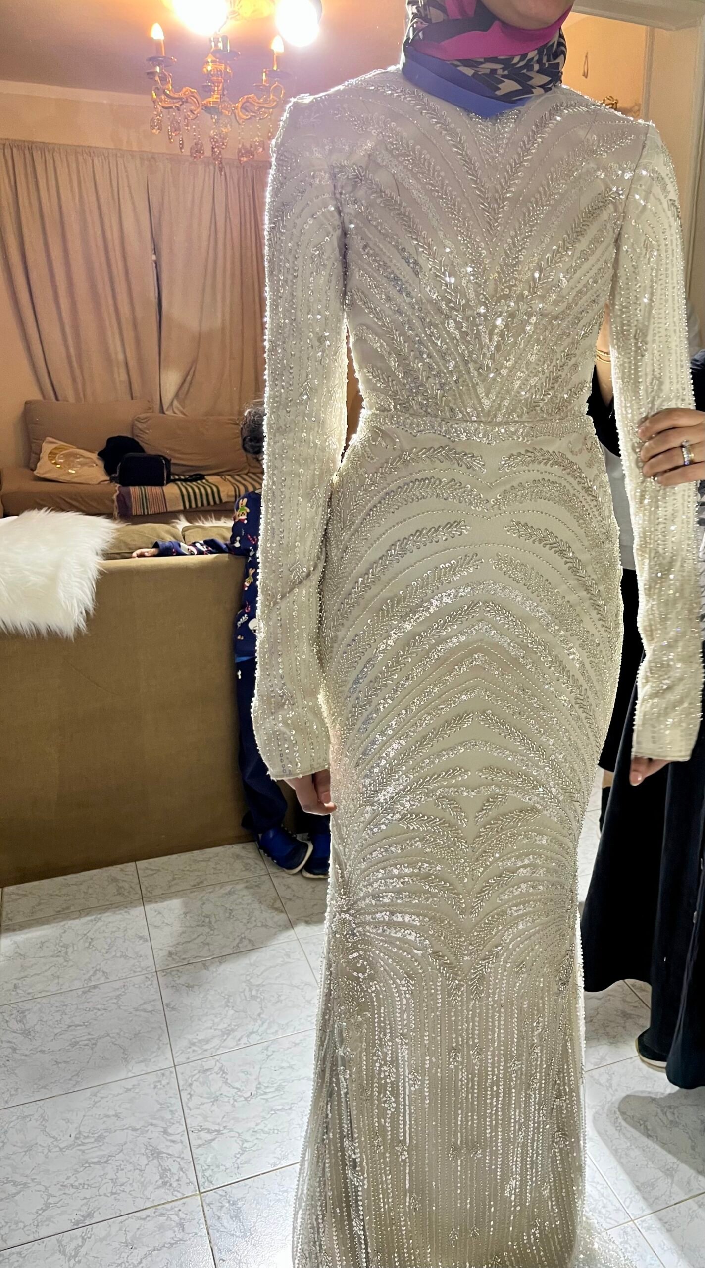 اختاري اسمًا لفستانك.