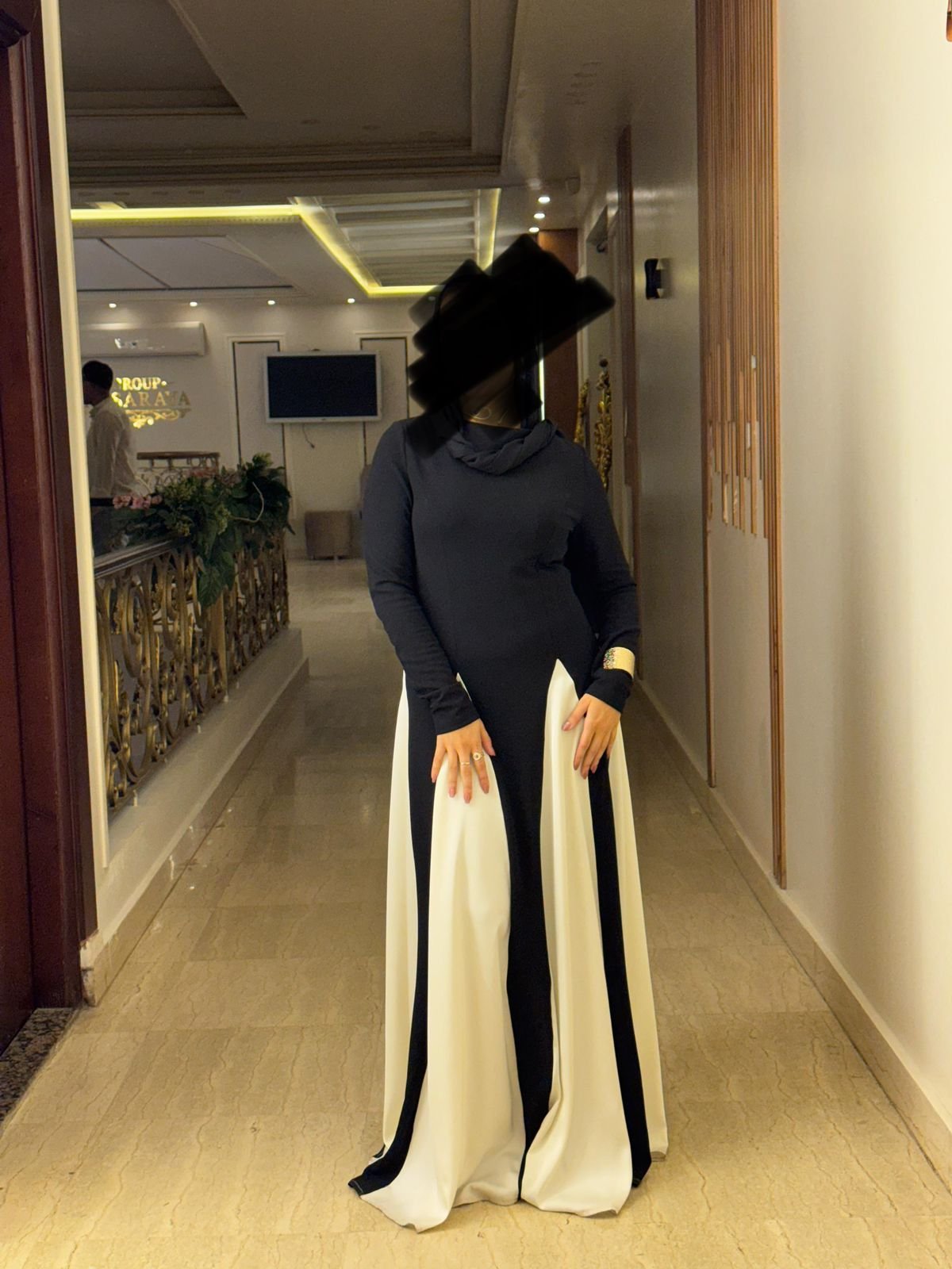 فستان مستعمل لاجل ( ابيض في اسود) - مناسب لوزن 65 كجم