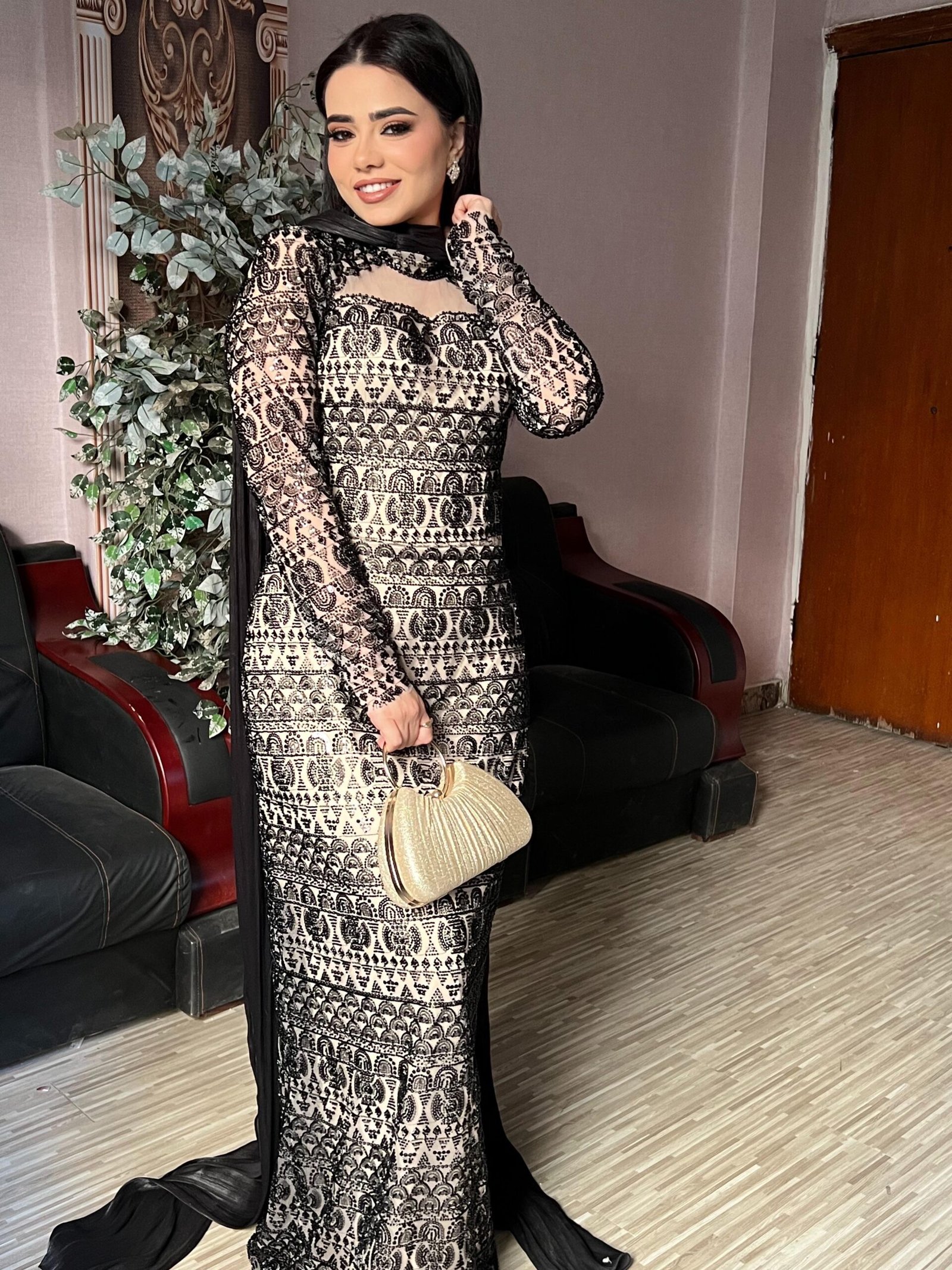 فستان اسود فى بيج هاند ميد - 3