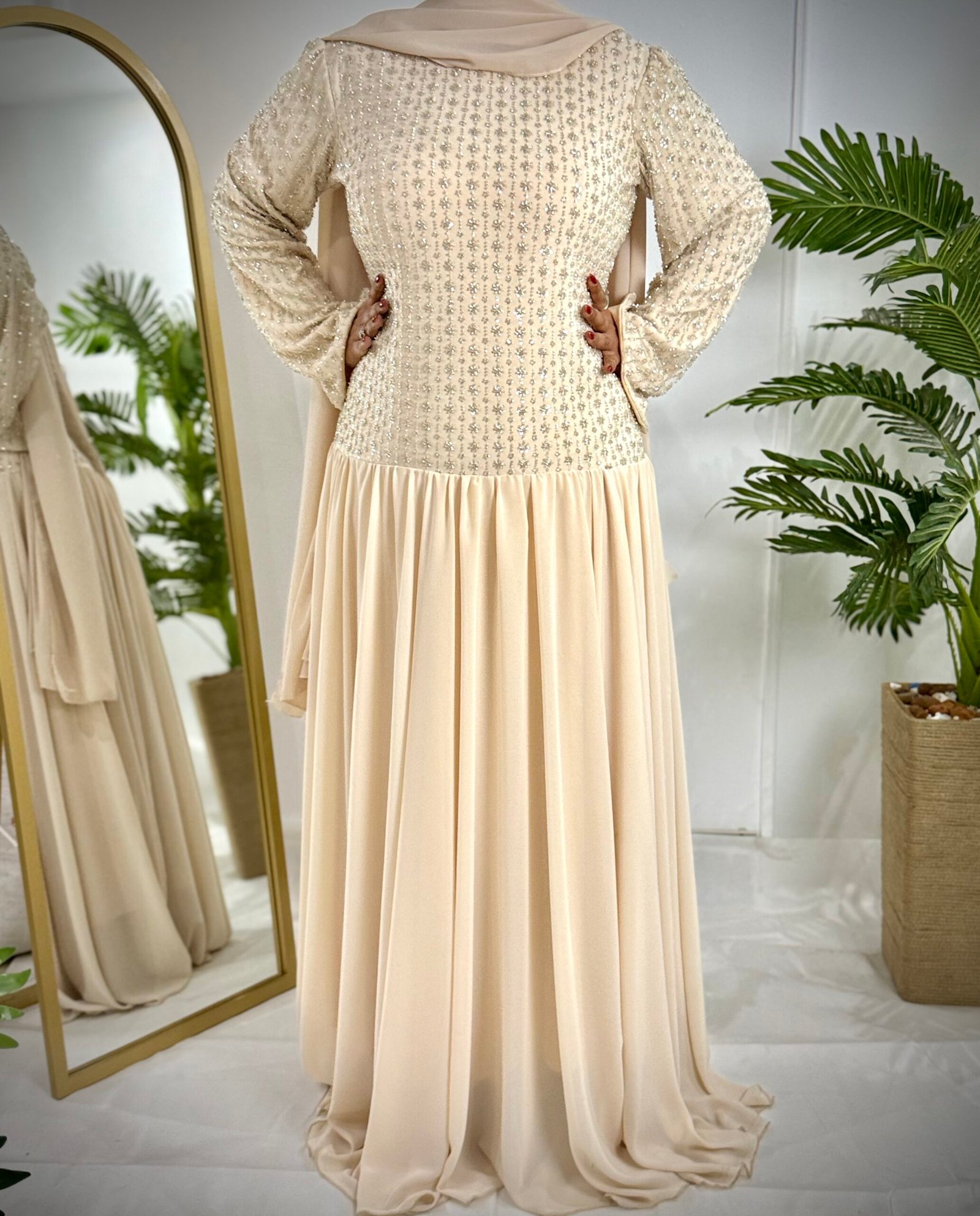 فستان تايبست مطرز وشيفون