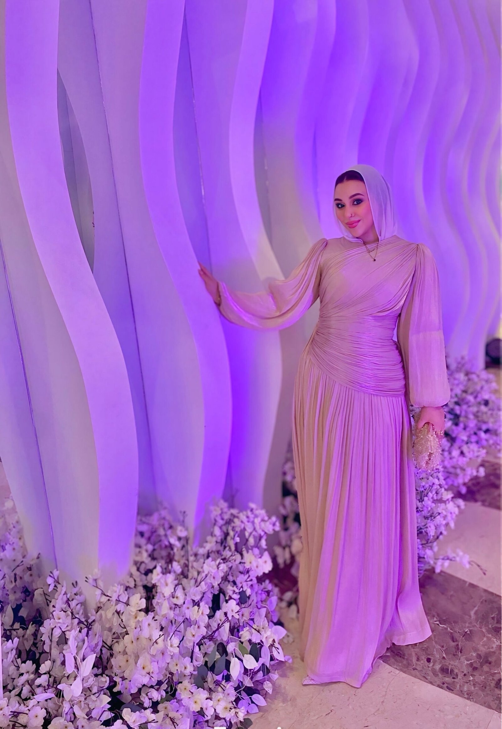 اختاري اسمًا لفستانك.