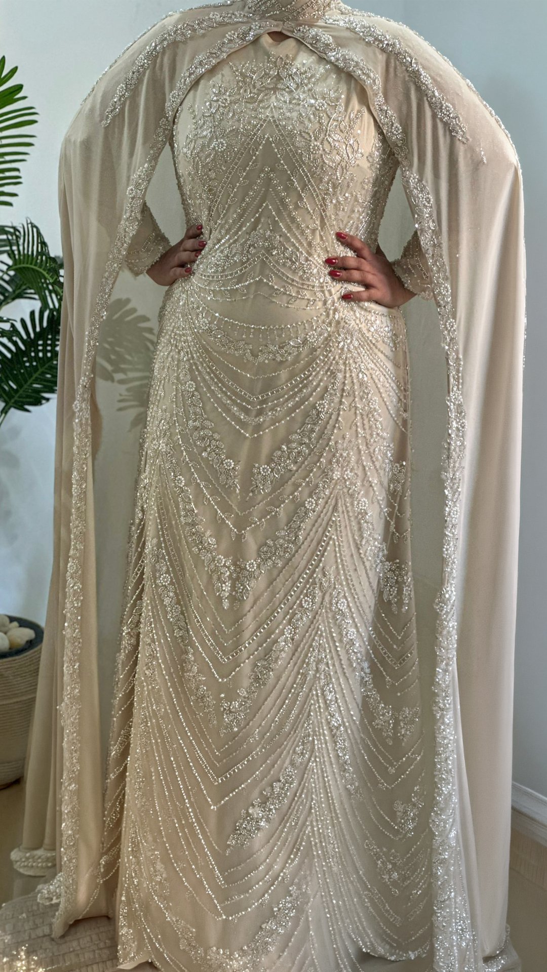 فستان مطرز بكاب منفصل