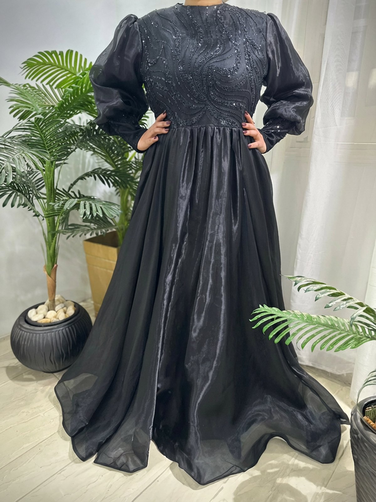 فستان اسود واورجنزا