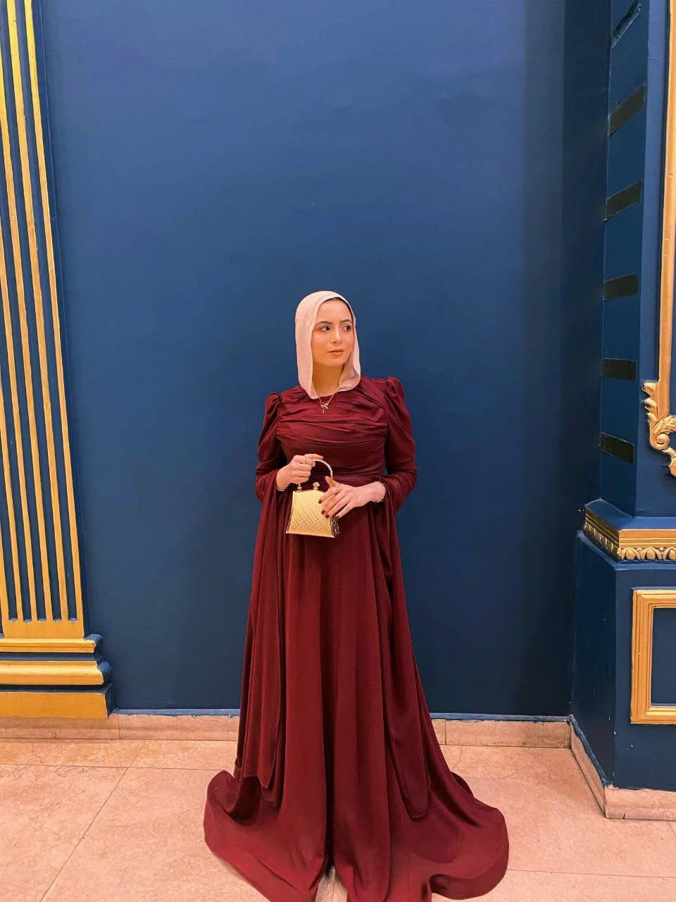 اختاري اسمًا لفستانك.