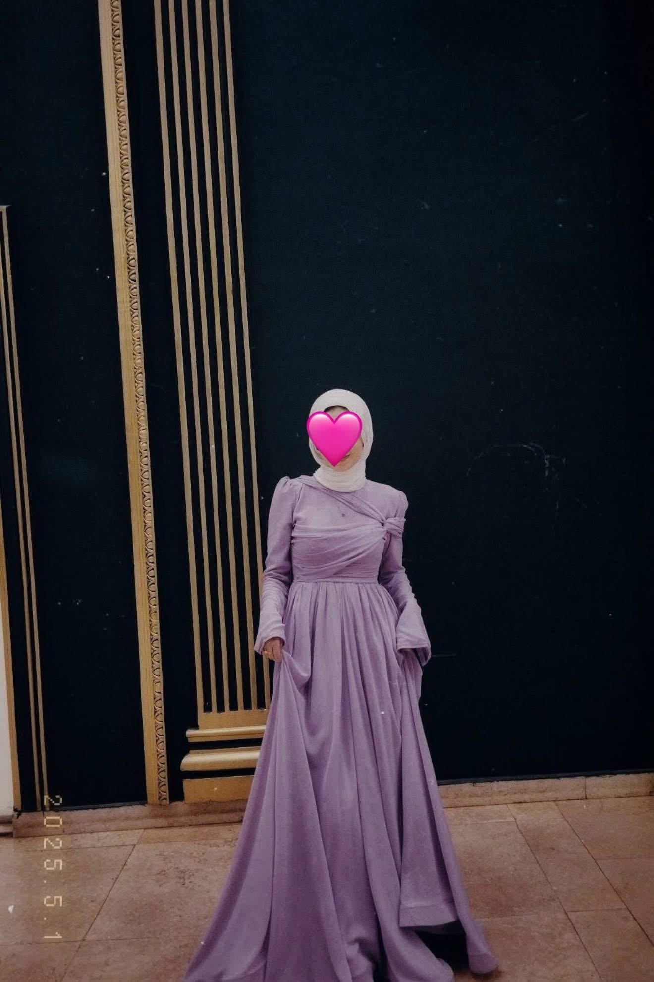 اختاري اسمًا لفستانك.