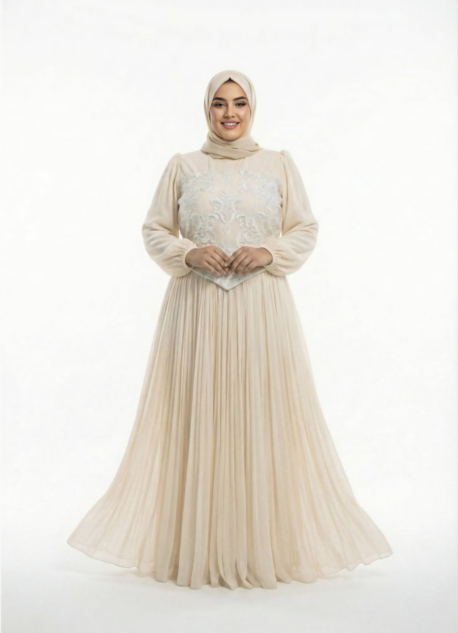 فستان سهرة من الشيفون الكريمي المطوي